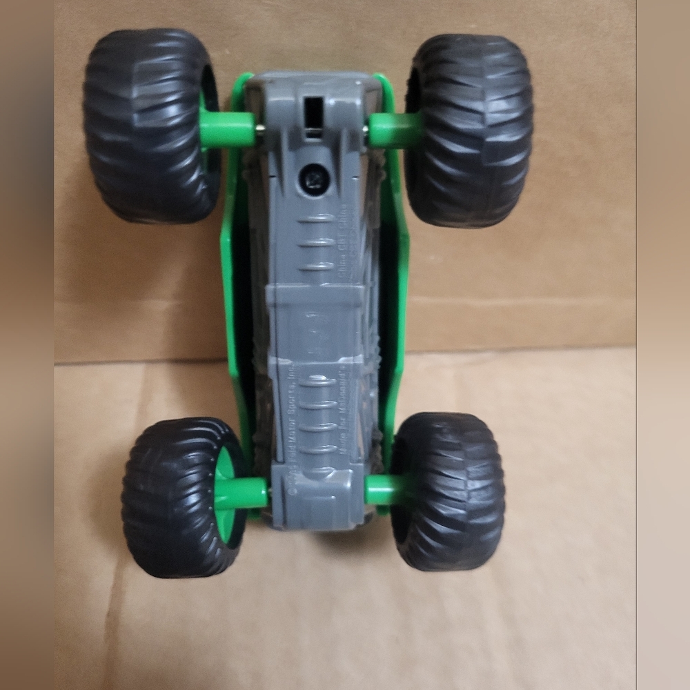 Mcdonald's 2015 Feld Motor Inc.Grave Digger/Dragon Monster Truck Happy Meal Toy - Picture 15 of 16
